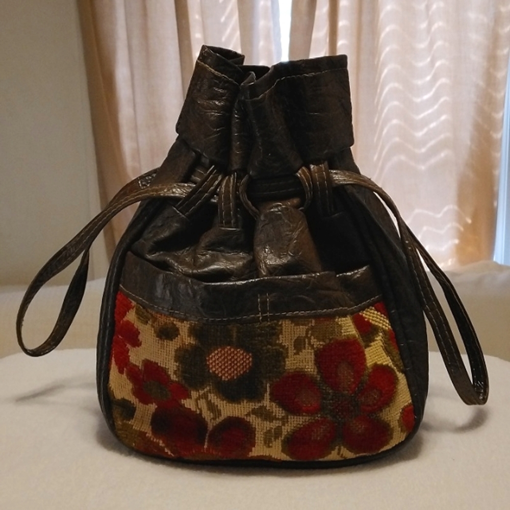 60/70s Vinyl Brown Faux Patent Leather w Tapestry detail Bucket Bag Handbag